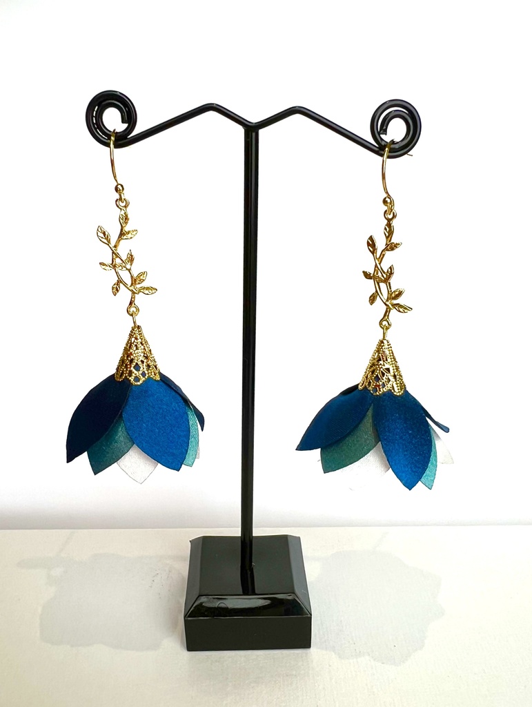 伏黒恵タッセルピアス