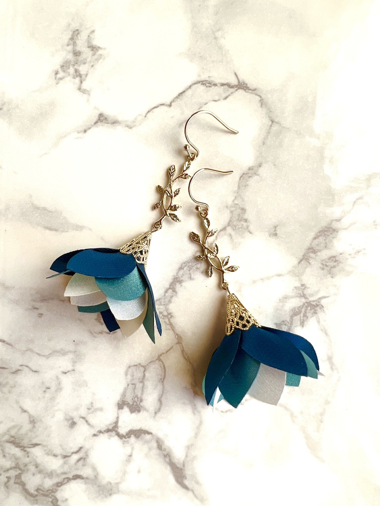 伏黒恵タッセルピアス