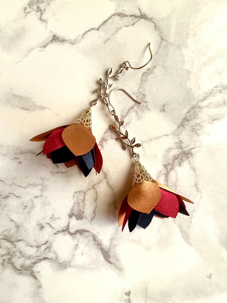 釘崎野薔薇タッセルピアス