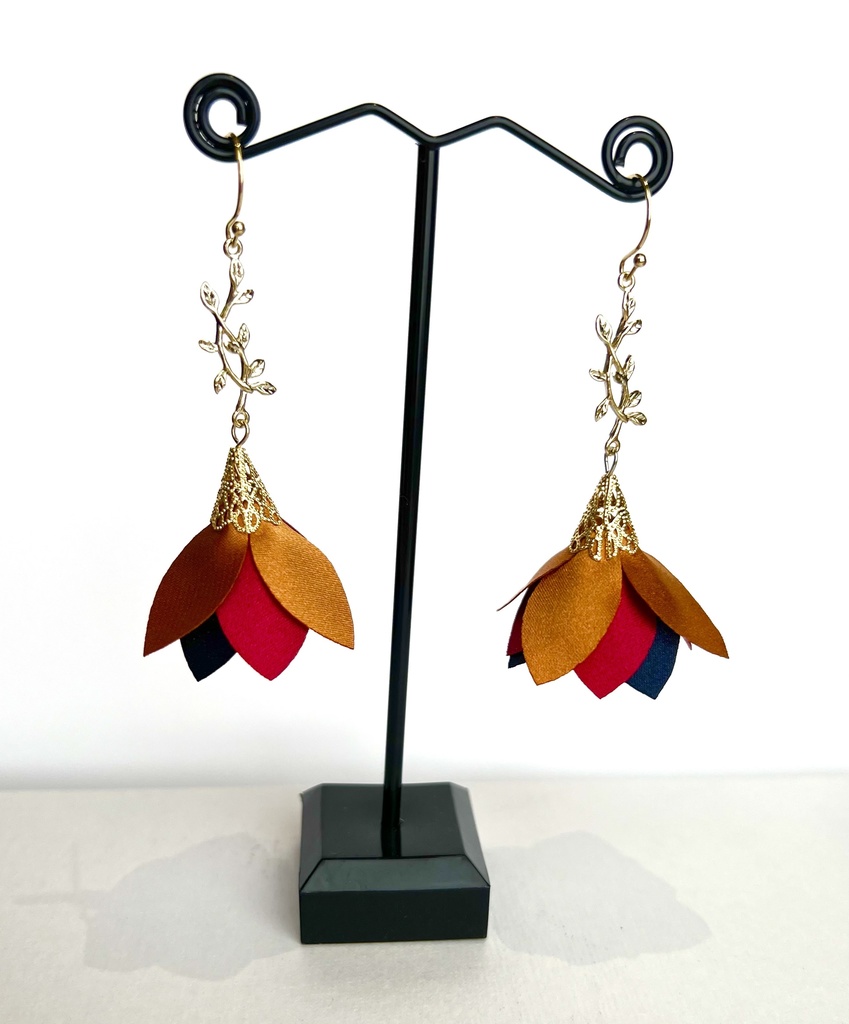 釘崎野薔薇タッセルピアス