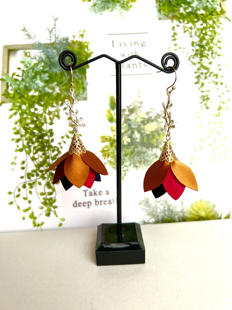 釘崎野薔薇タッセルピアス