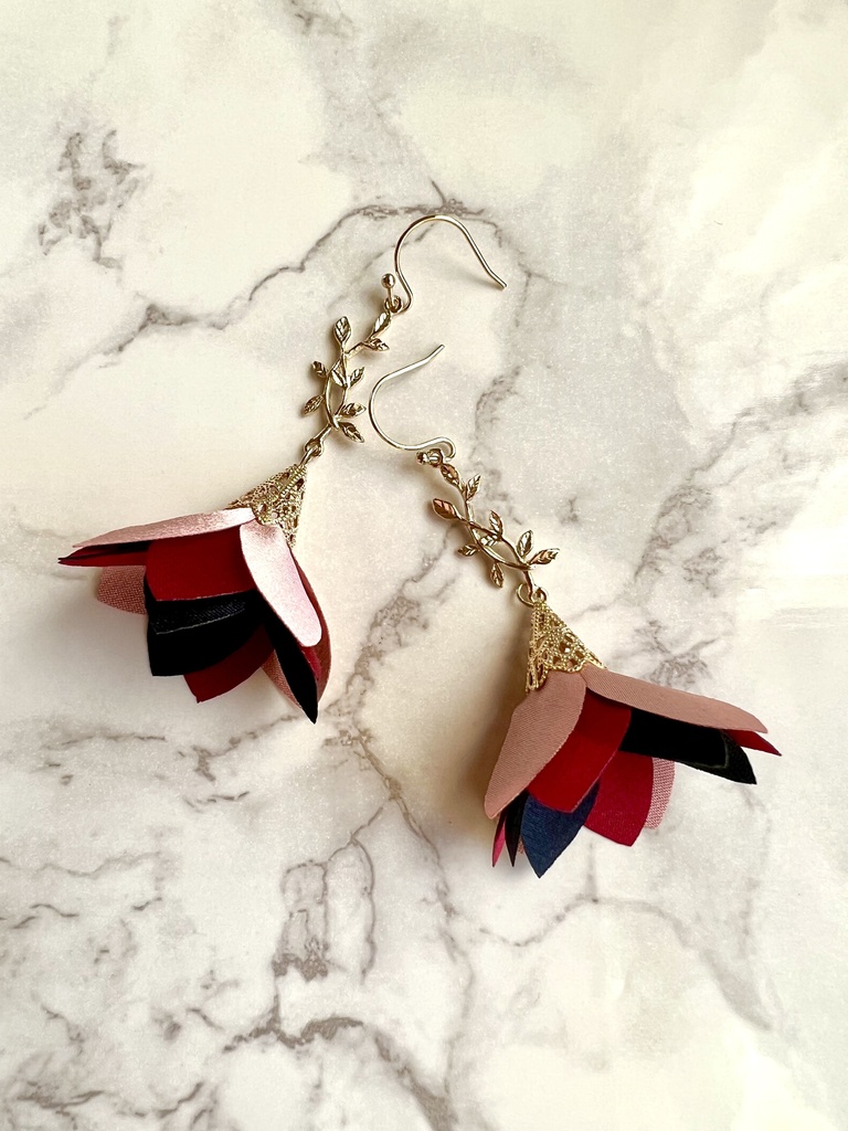 虎杖悠仁タッセルピアス