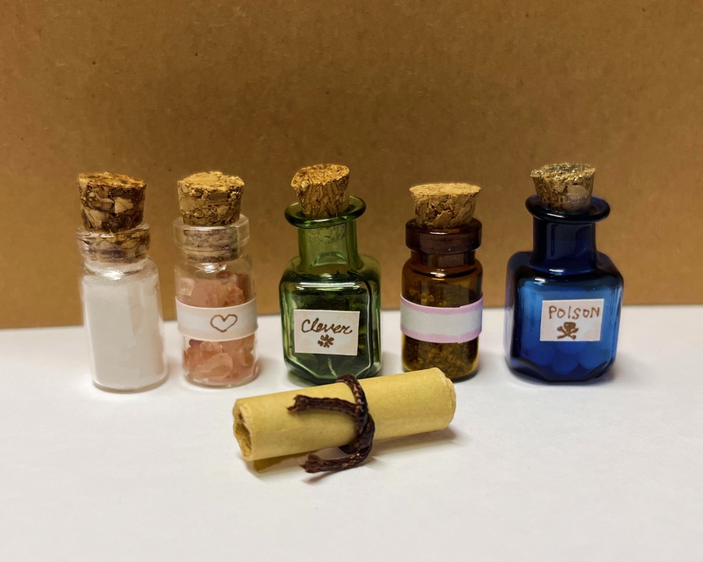 ドール用小物　小瓶と巻物