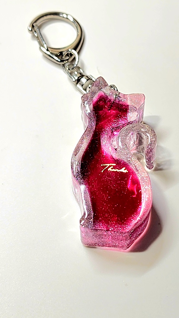 ピンクカラーの猫キーホルダー