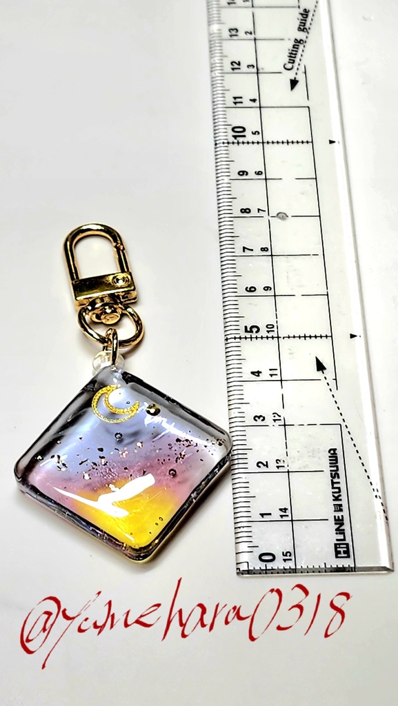 シンプルな夕焼け空キーホルダー(金箔細め)