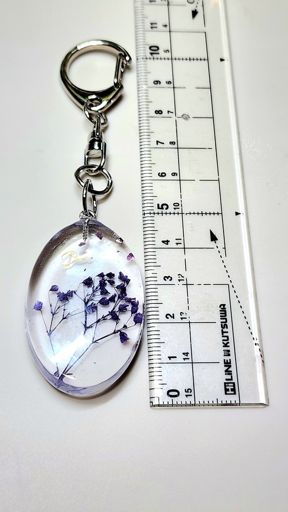 かすみ草の楕円型キーホルダー