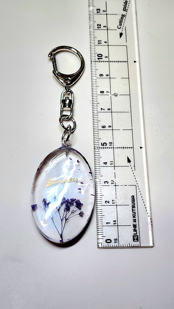 かすみ草の楕円型キーホルダー