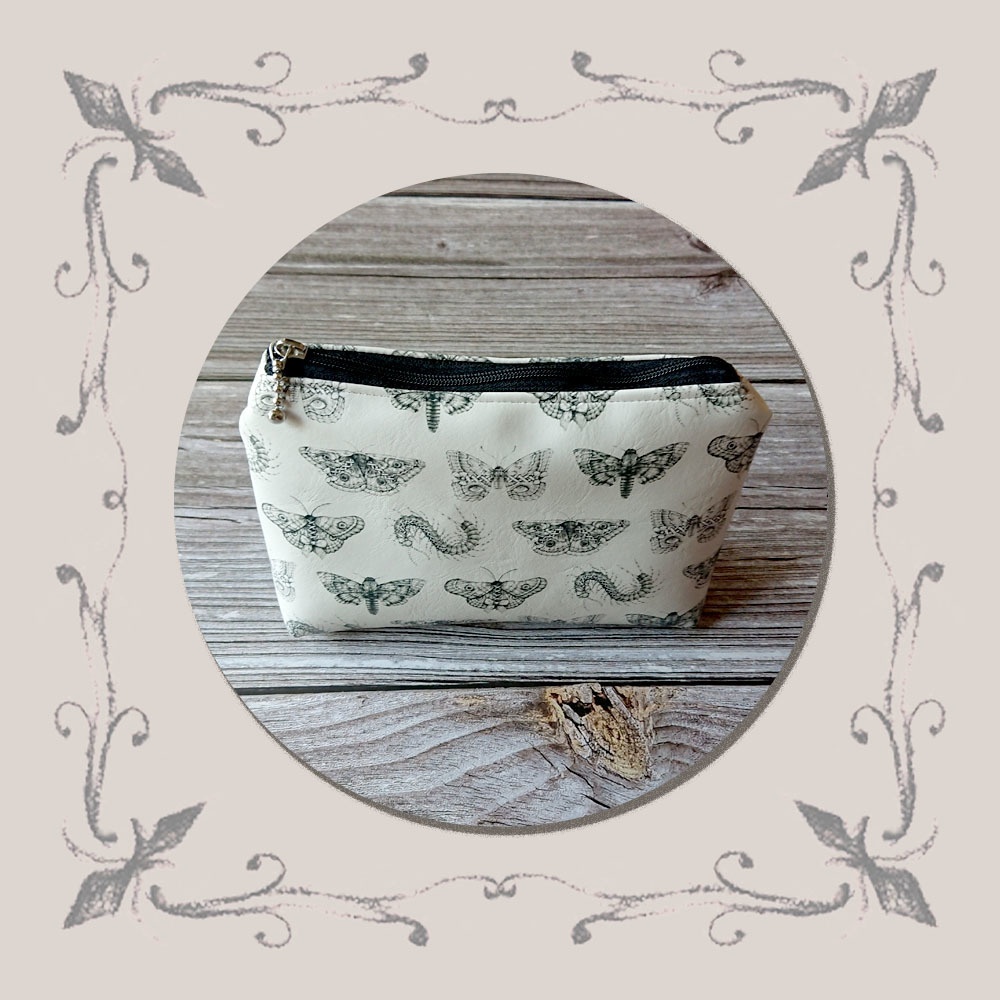  dressed pest pouch（着飾った害蟲ポーチ）