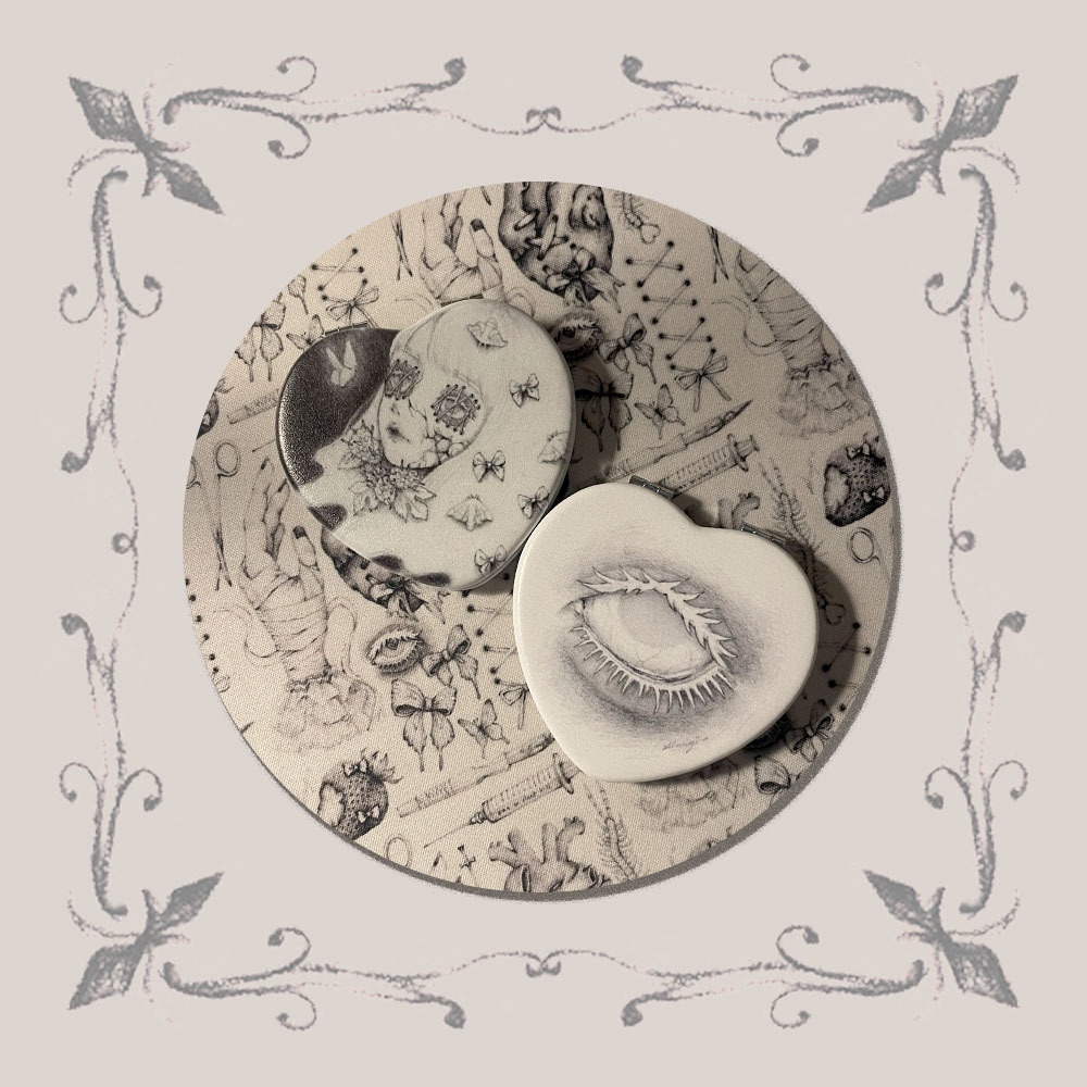 all I know is the feed compact mirror（どうせ餌しか知らないよコンパクトミラー）