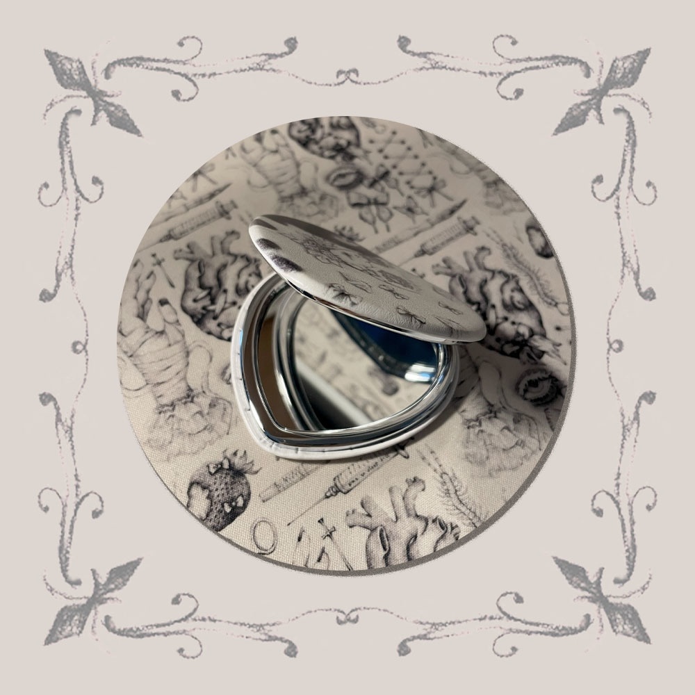 all I know is the feed compact mirror(どうせ餌しか知らないよコンパクトミラー)