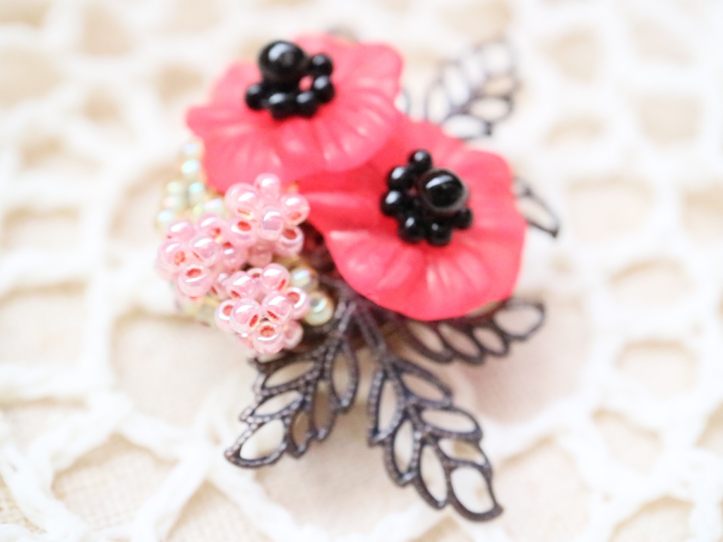 アネモネのブローチ(レッド)