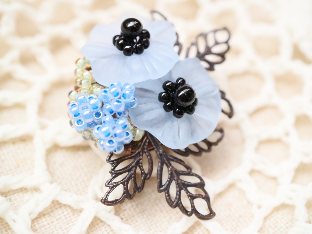アネモネのブローチ(ブルー)