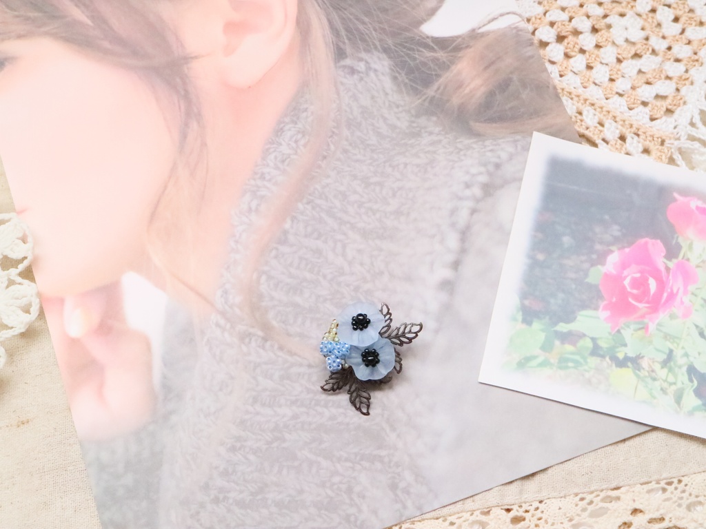 アネモネのブローチ(ブルー)