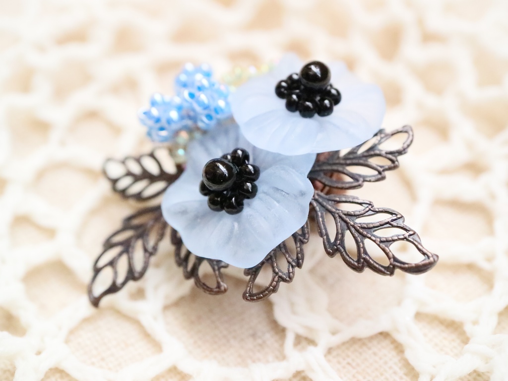 アネモネのブローチ(ブルー)