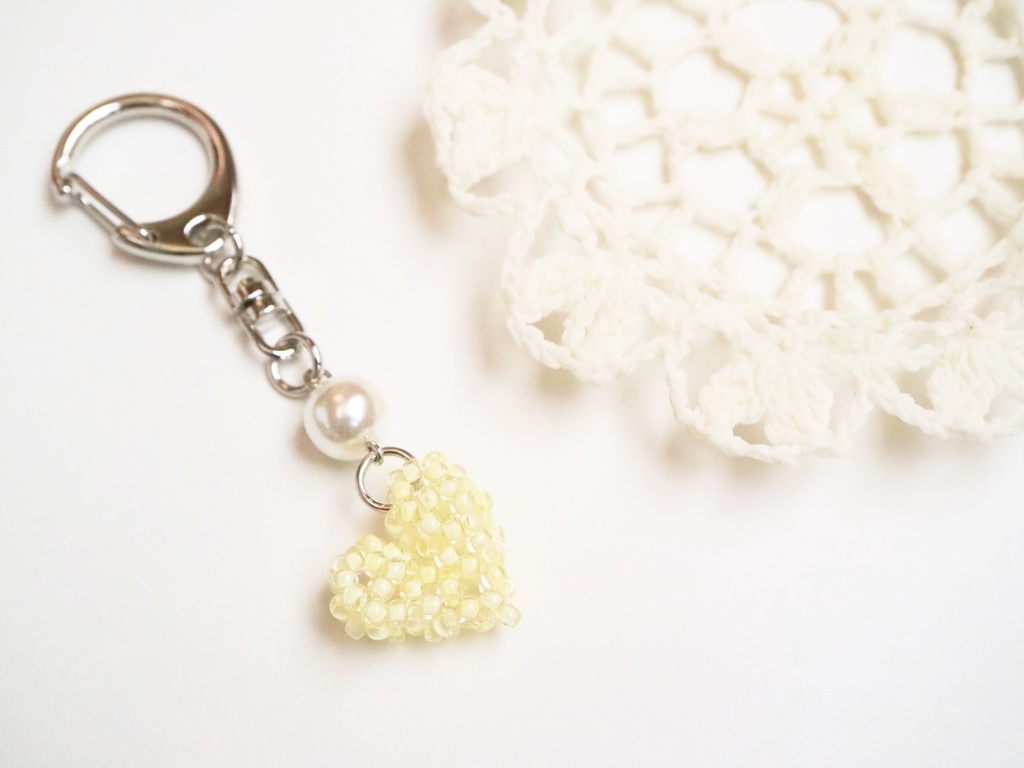 キラキラハートのキーホルダー(クリームイエロー)