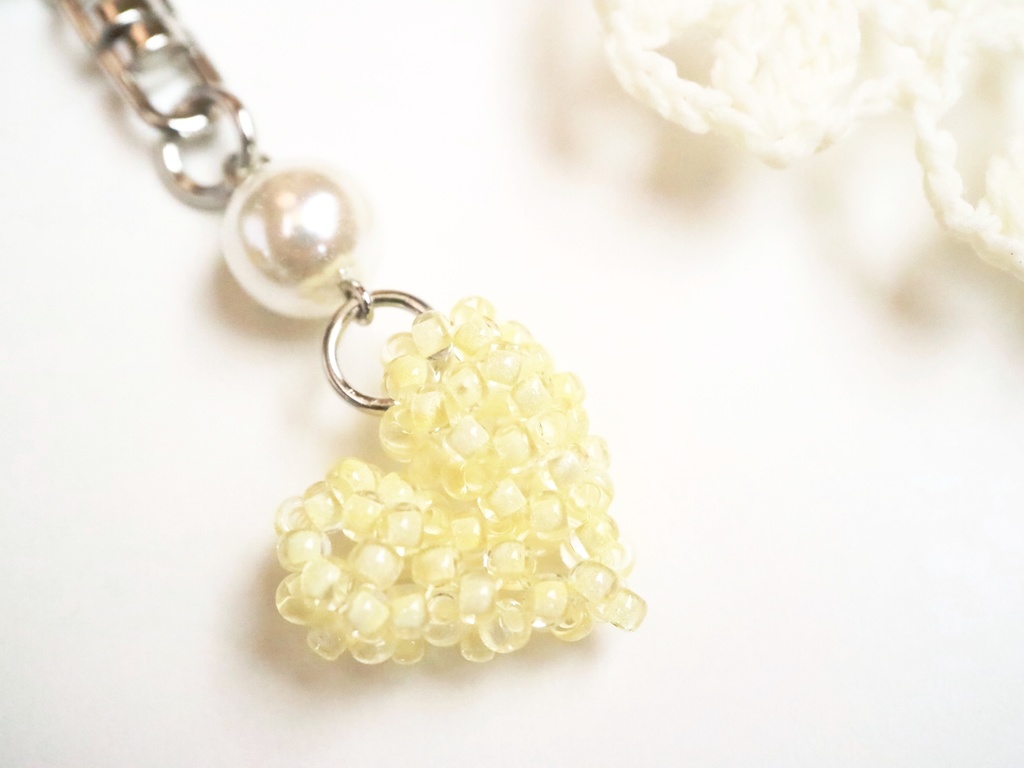 キラキラハートのキーホルダー(クリームイエロー)