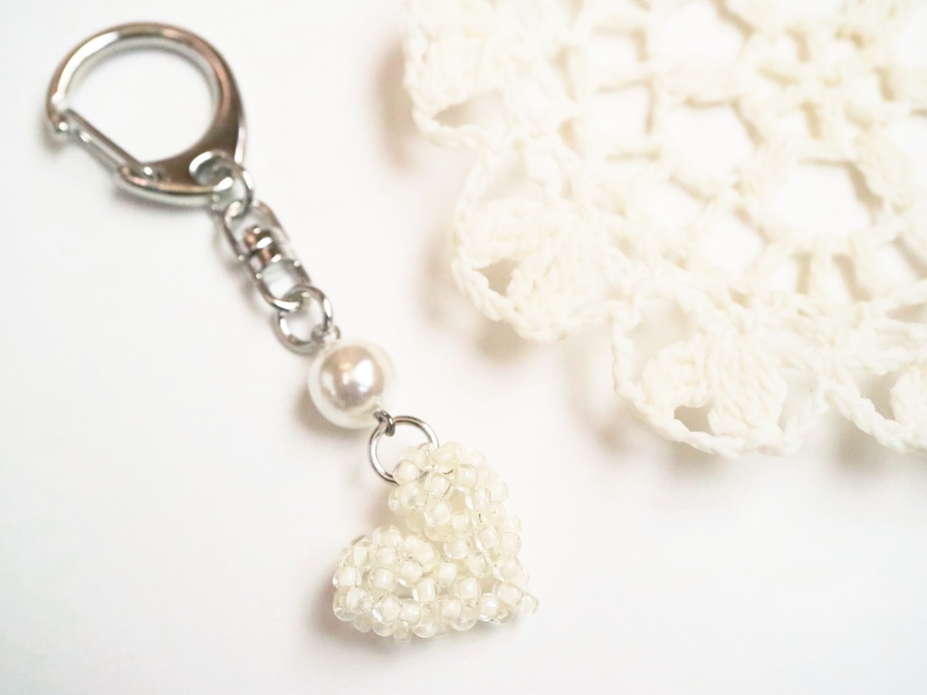 キラキラハートのキーホルダー(ホワイト)