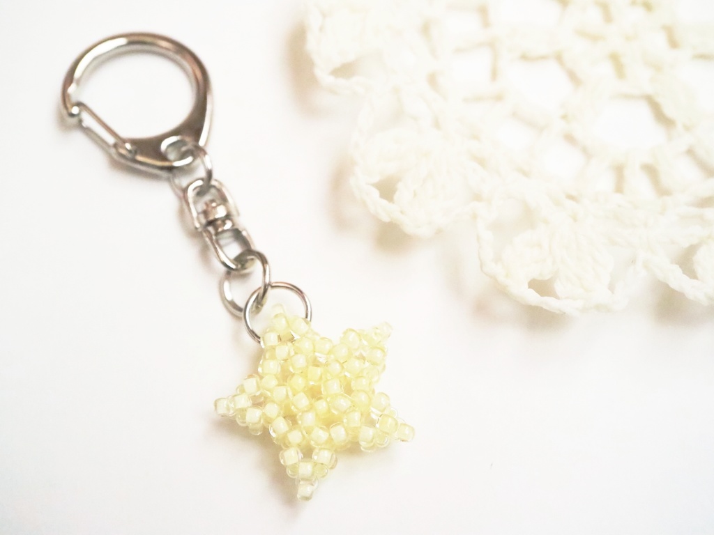 キラキラ星のキーホルダー(クリームイエロー)