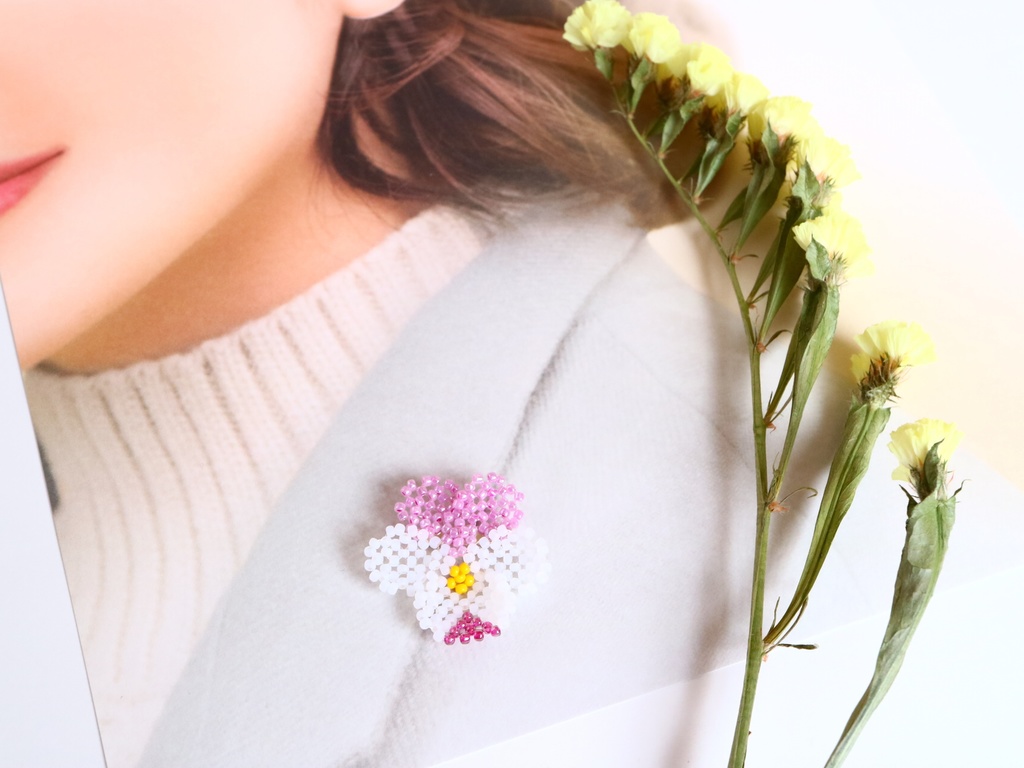 1輪売りパンジーのブローチ(E)