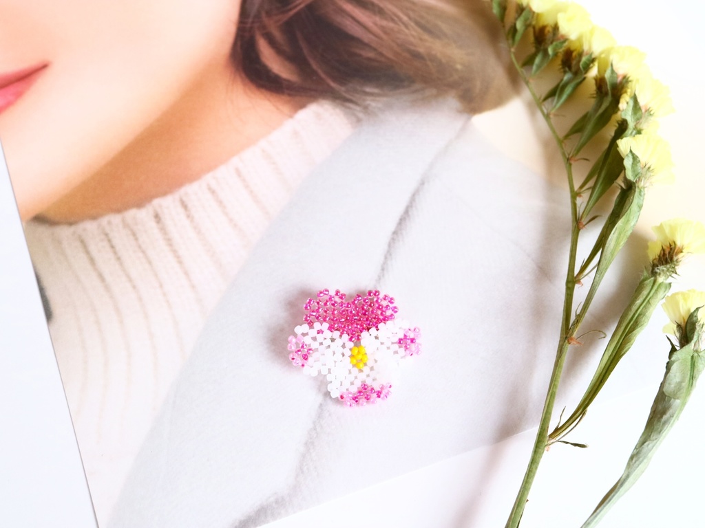 1輪売りパンジーのブローチ(D)