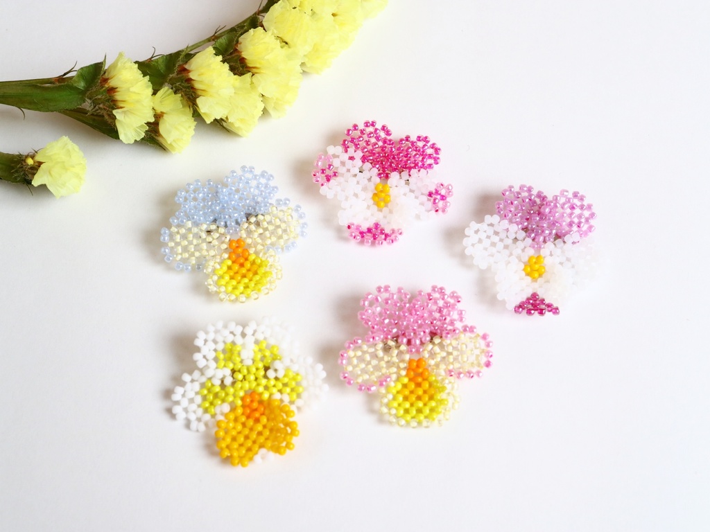 1輪売りパンジーのブローチ(D)