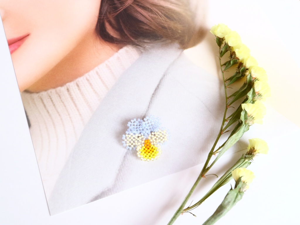 1輪売りパンジーのブローチ(A)