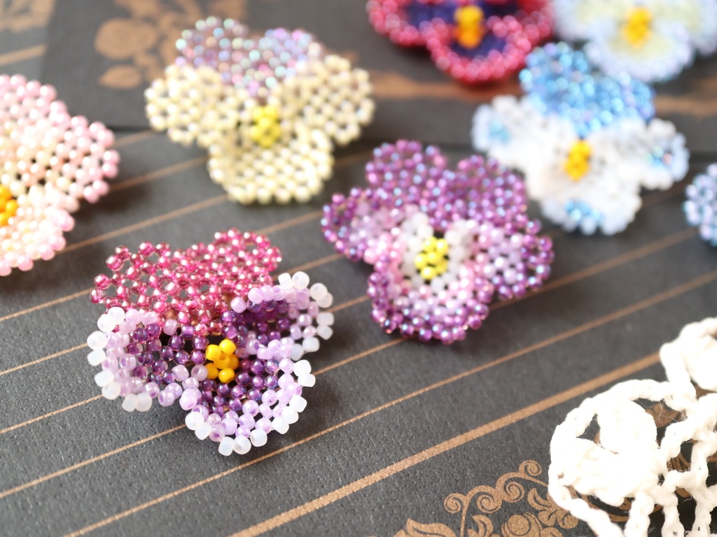 パンジーのブローチ(レッド系)