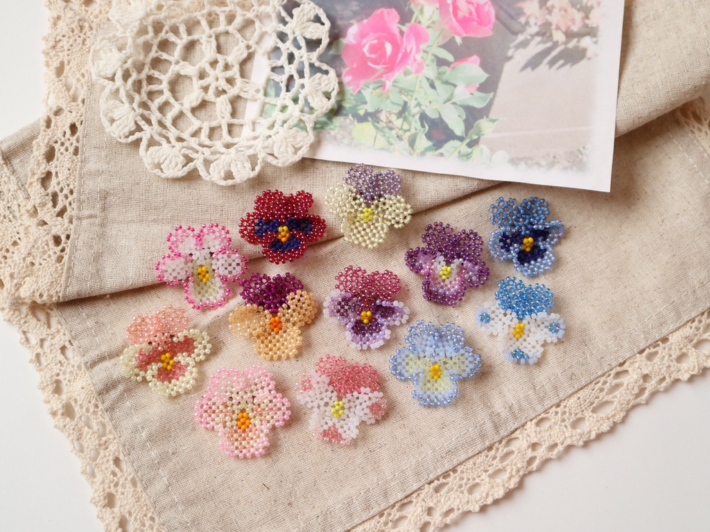 パンジーのブローチ(レッド系)