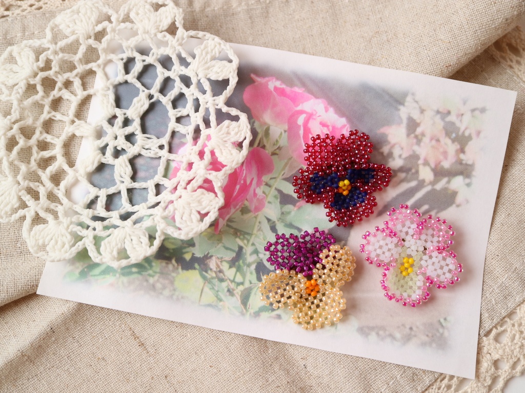 パンジーのブローチ(レッド系)