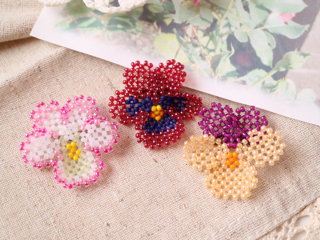 パンジーのブローチ(レッド系)