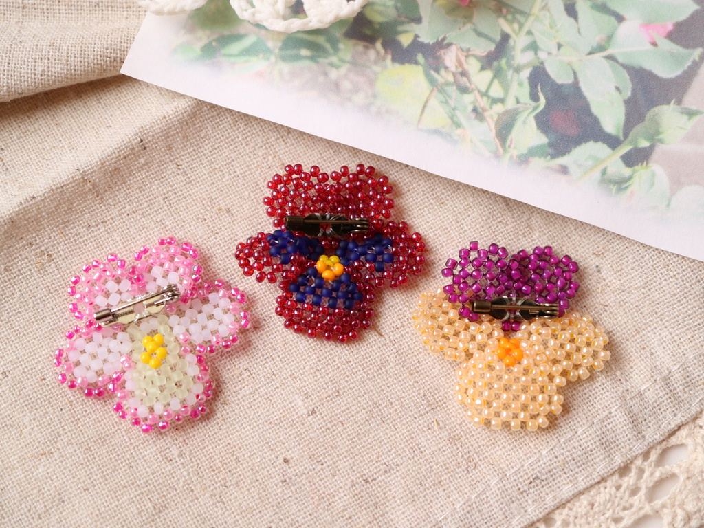 パンジーのブローチ(レッド系)