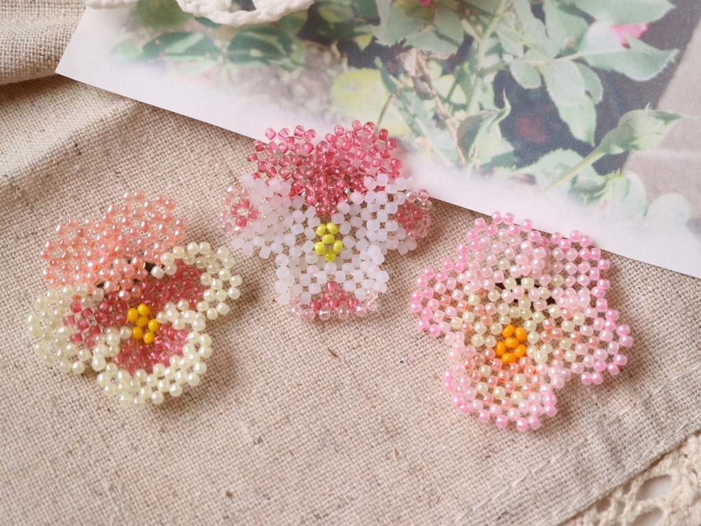 パンジーのブローチ(ピンク系)