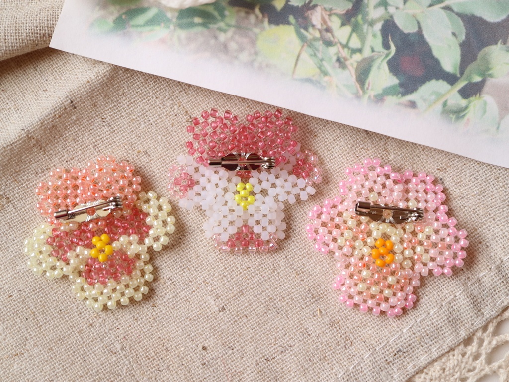 パンジーのブローチ(ピンク系)