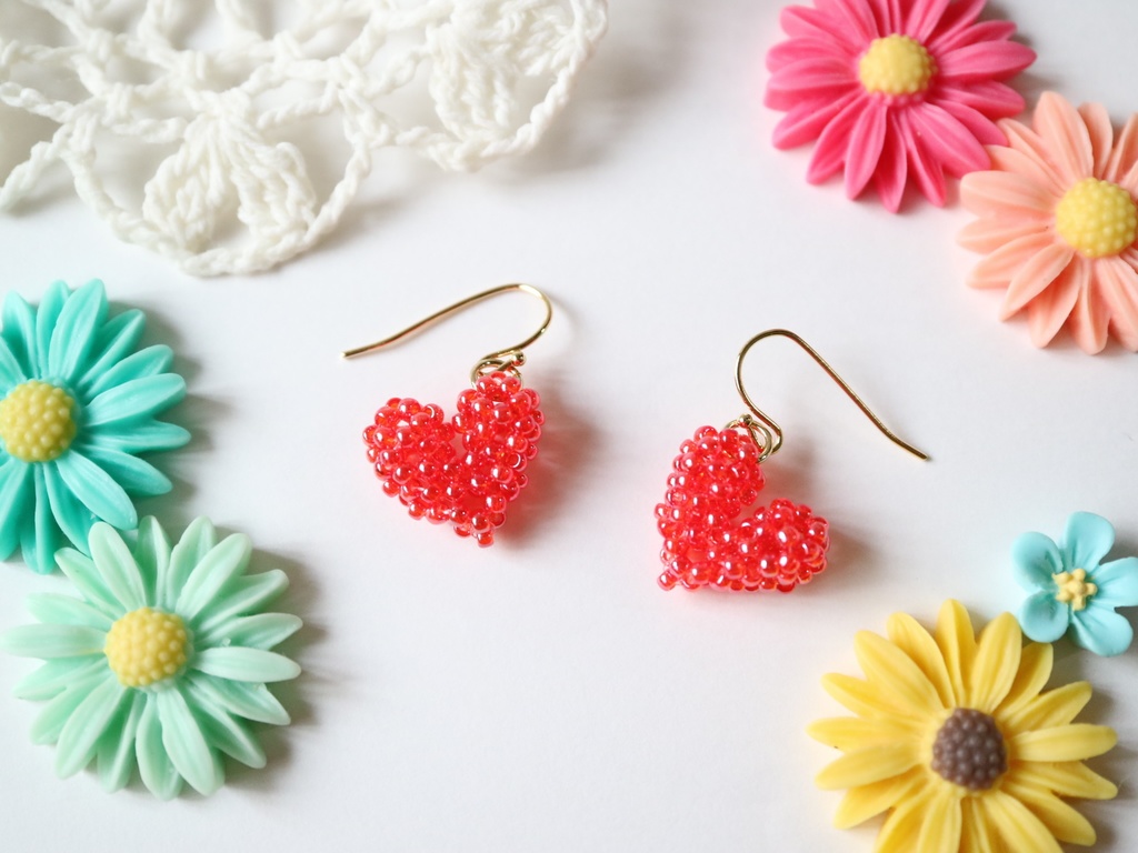 ハートのピアス(赤)