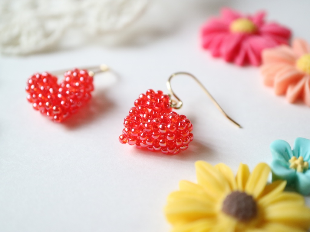 ハートのピアス(赤)