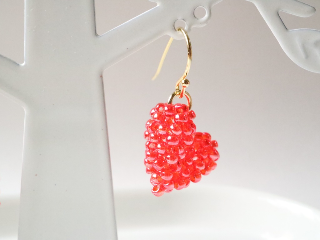 ハートのピアス(赤)