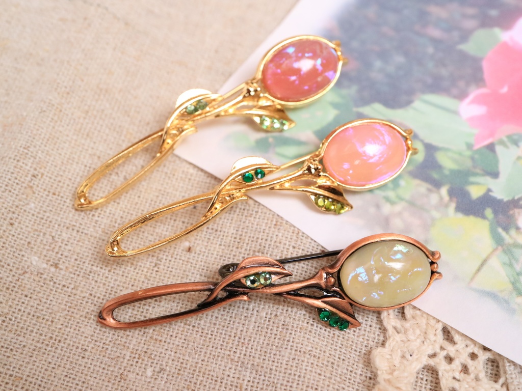 蕾のブローチ(ピンク)