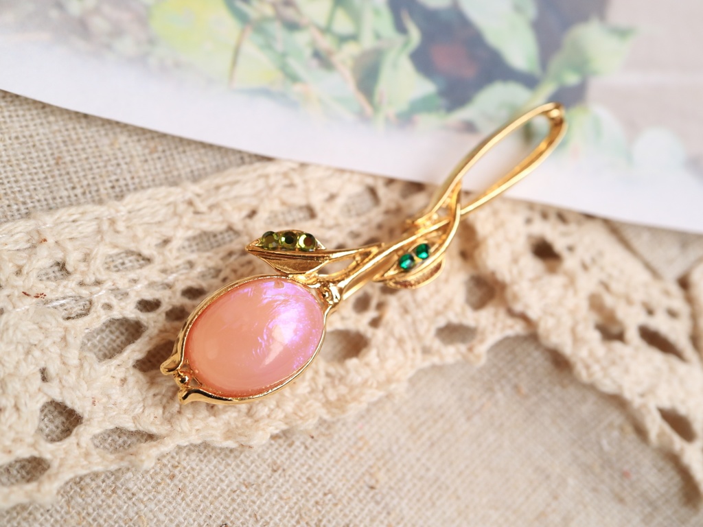 蕾のブローチ(ピンク)