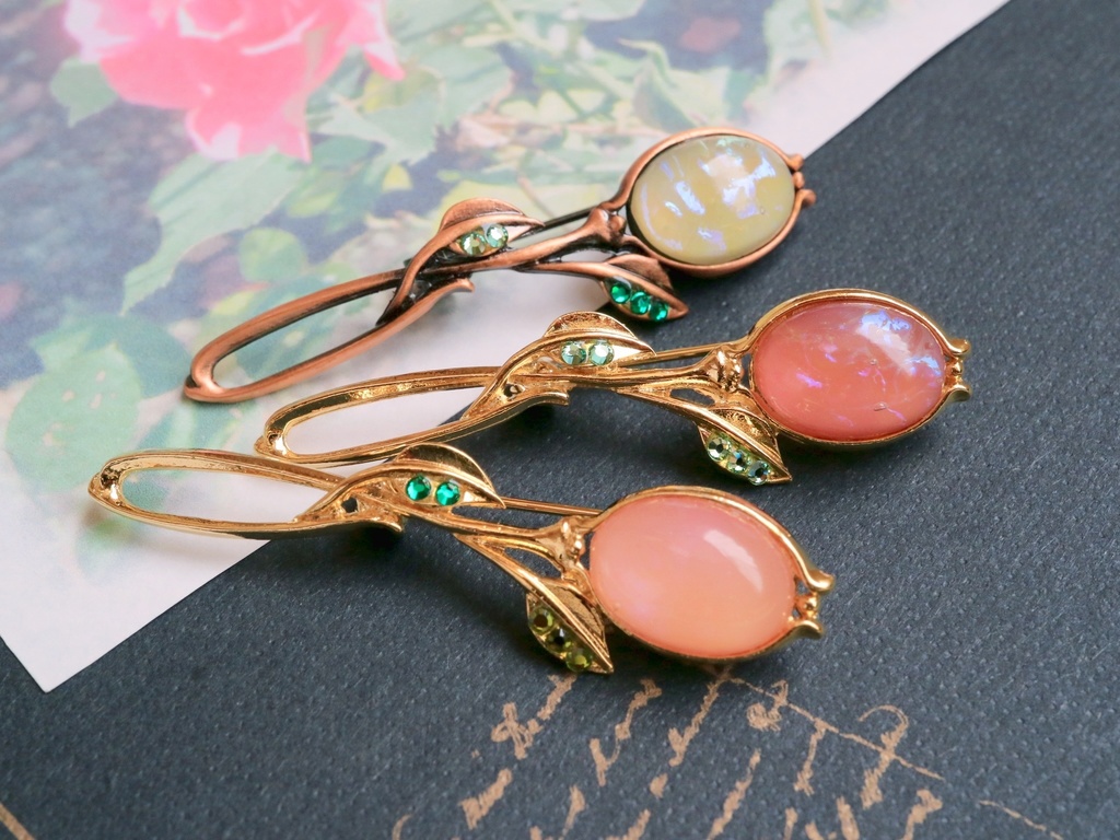 蕾のブローチ(ピンク)