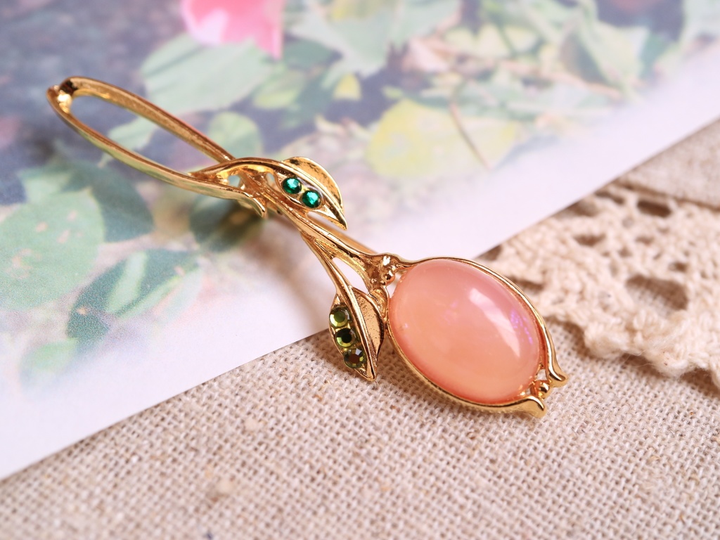 蕾のブローチ(ピンク)