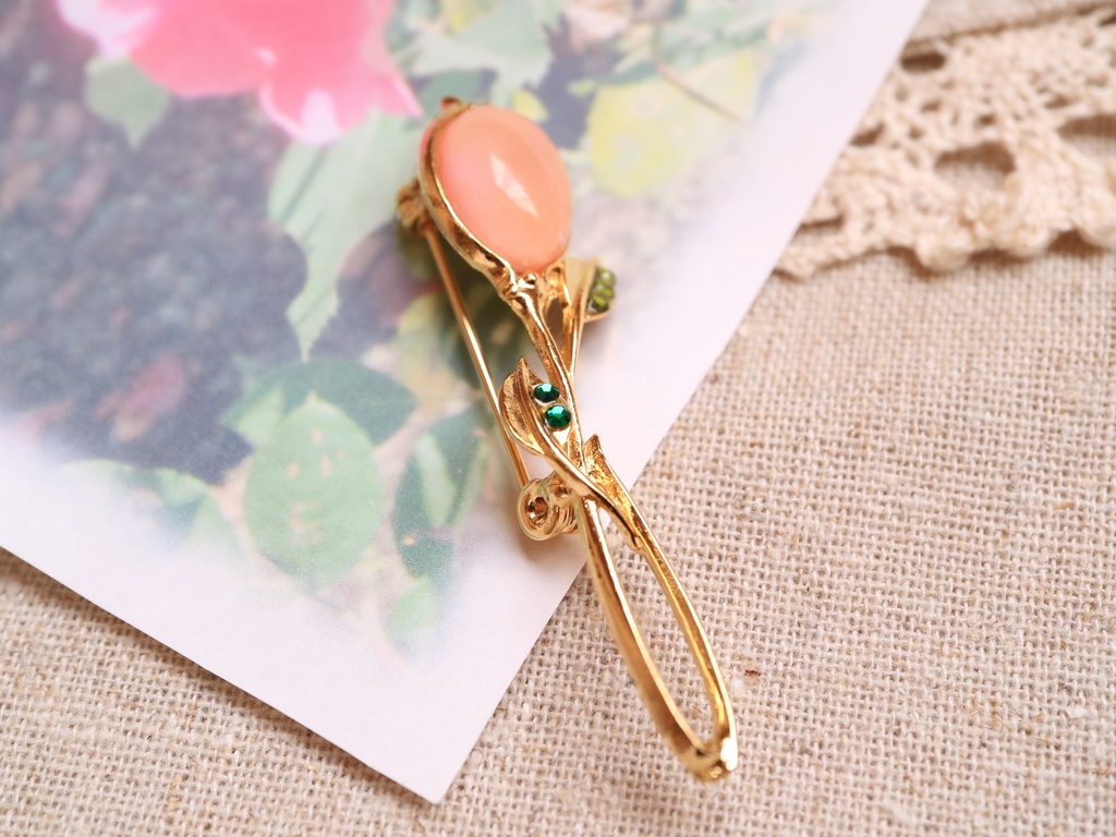 蕾のブローチ(ピンク)