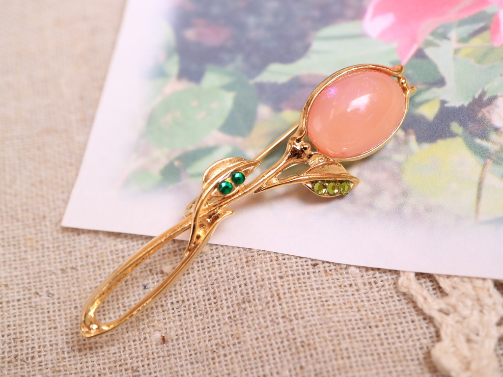 蕾のブローチ(ピンク)