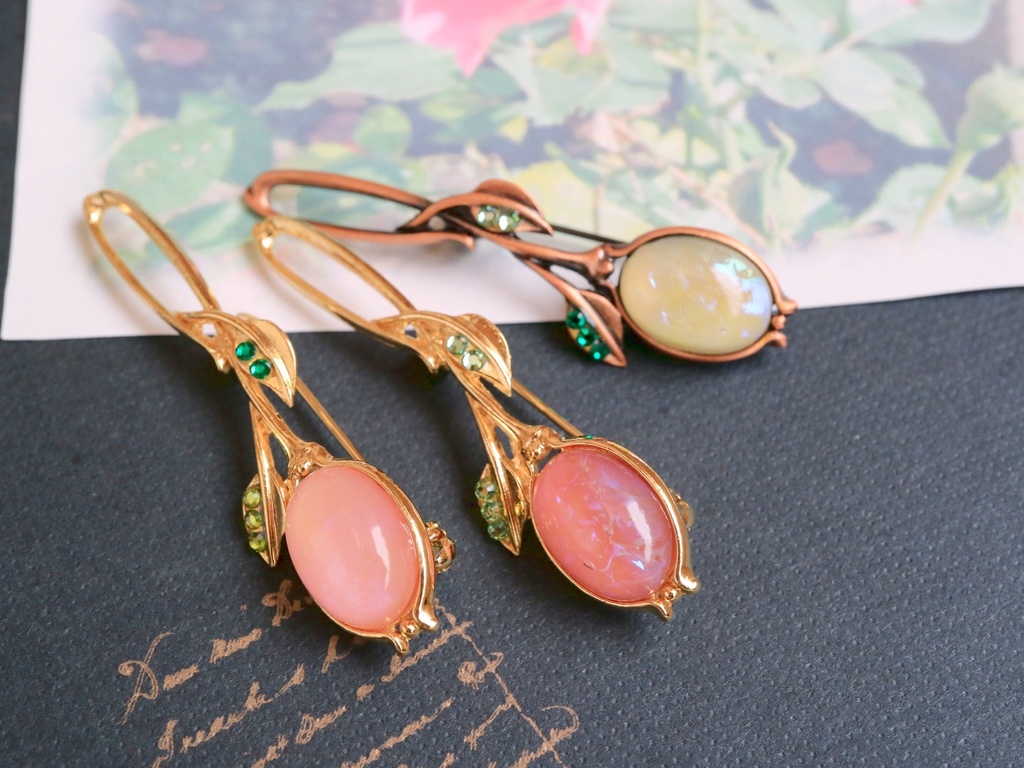 蕾のブローチ(ローズ)