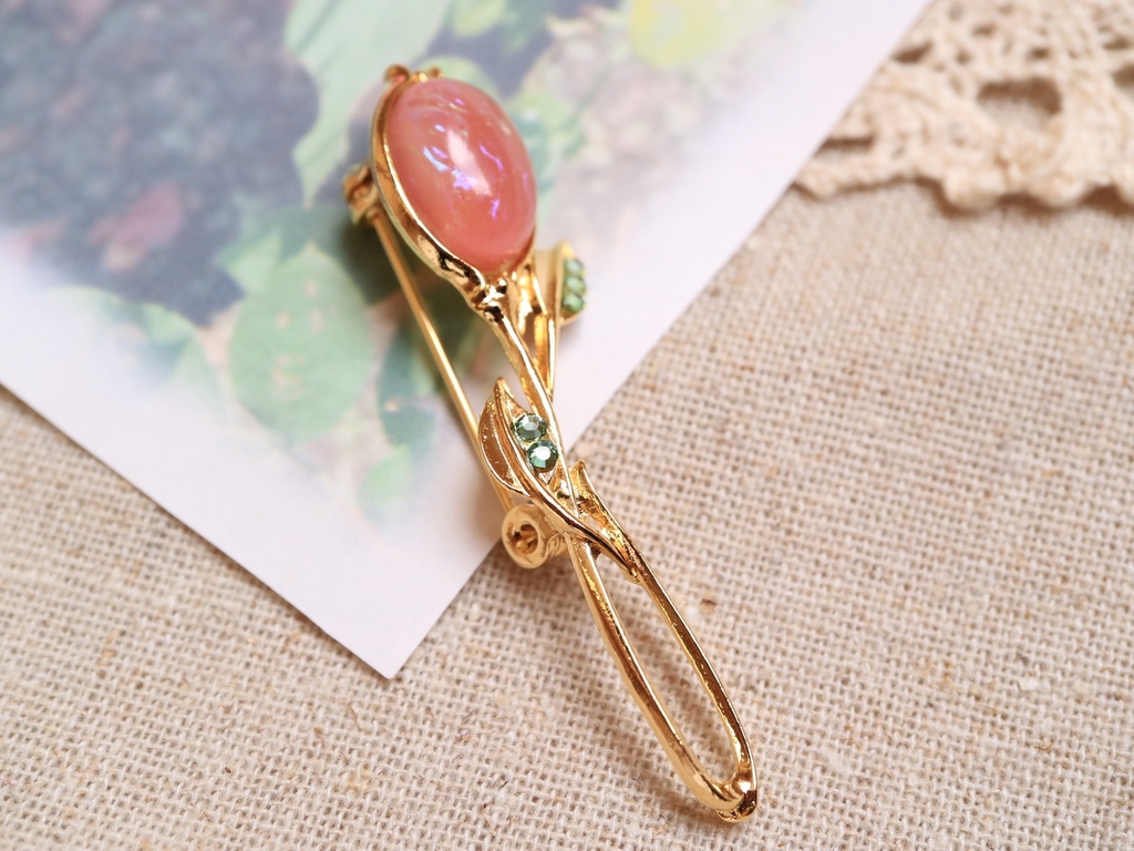 蕾のブローチ(ローズ)