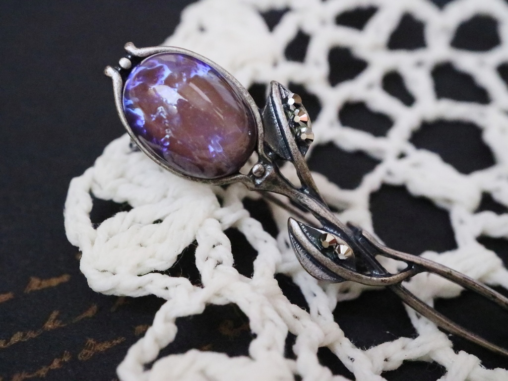 蕾のブローチ(パープル)