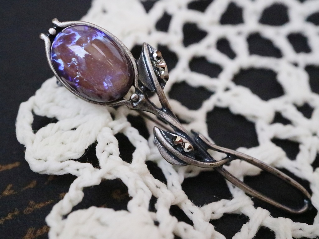 蕾のブローチ(パープル)