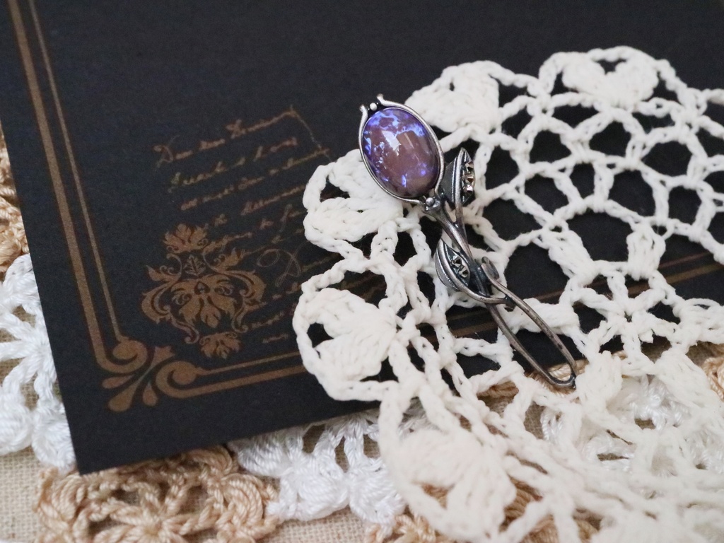 蕾のブローチ(パープル)