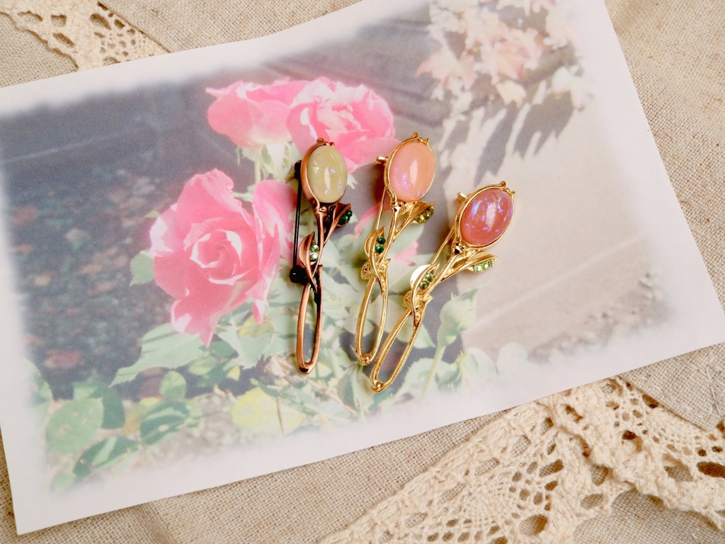 蕾のブローチ(パープル)