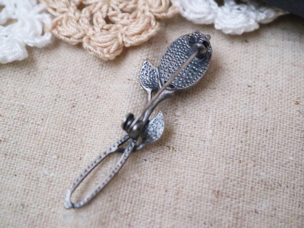 蕾のブローチ(パープル)