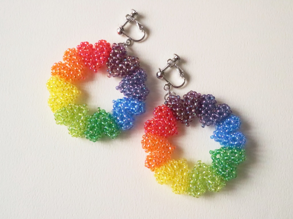 ハートリースのイヤリング(ビビッドカラー)